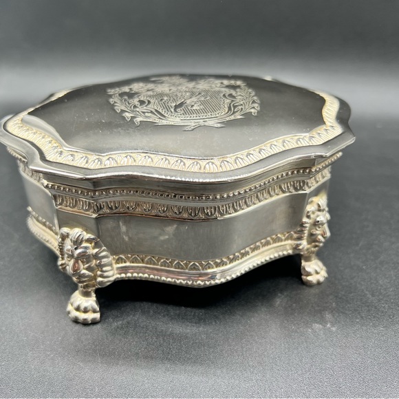 Vintage Lion Crest Jewelry Box w/Lion Claw Feet international Silver Co. Stamped - Picture 6 of 14